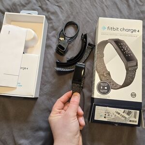 Fitbit Charge 4 Special Edition - Black and Gray